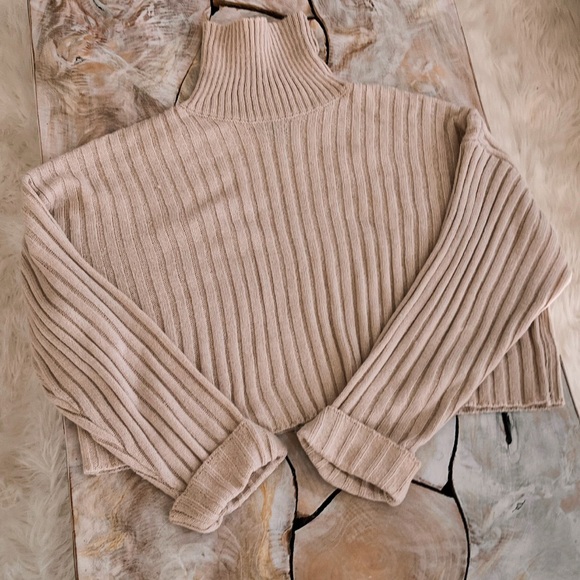 FOREVER 21 SWEATER 🪽✨ - Picture 3 of 9